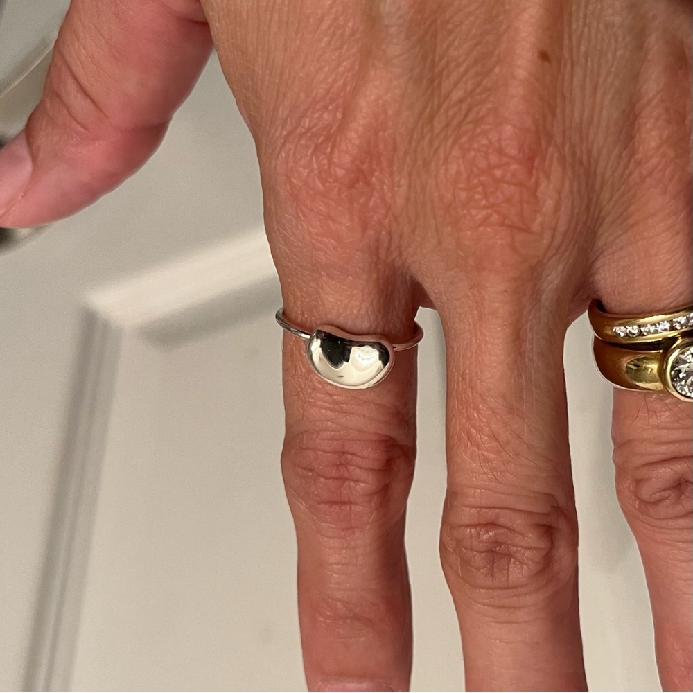 Tiffany & Co. Silver Elsa Peretti® Bean Ring - Picture 6 of 7